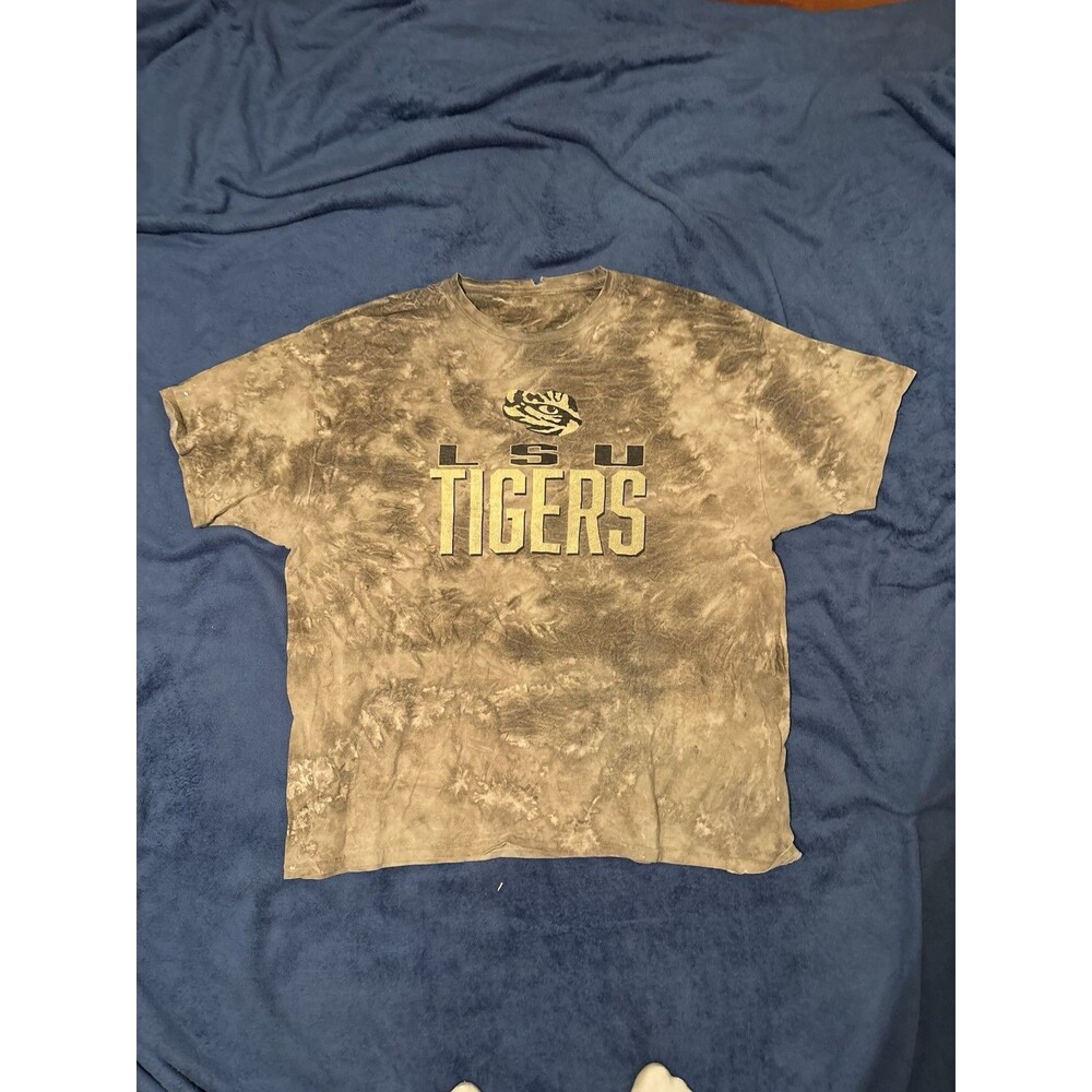 LSU Tigers Camo graphic tee shirt not tagged but size L/XL small rip in collar